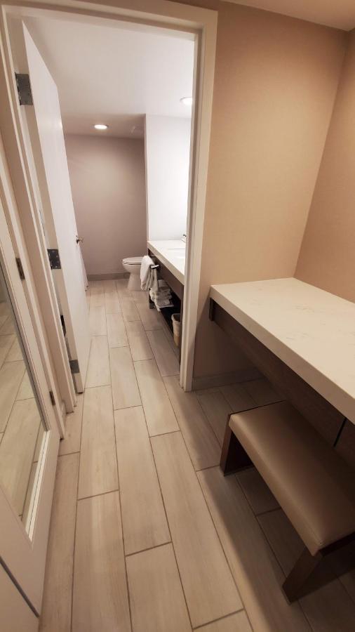 King Suite - Non-Smoking,1091222628:JPEG